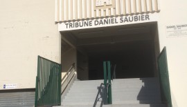 Prélèvement d'amiante au stade Pierre de Coubertin à Châteaurenard 